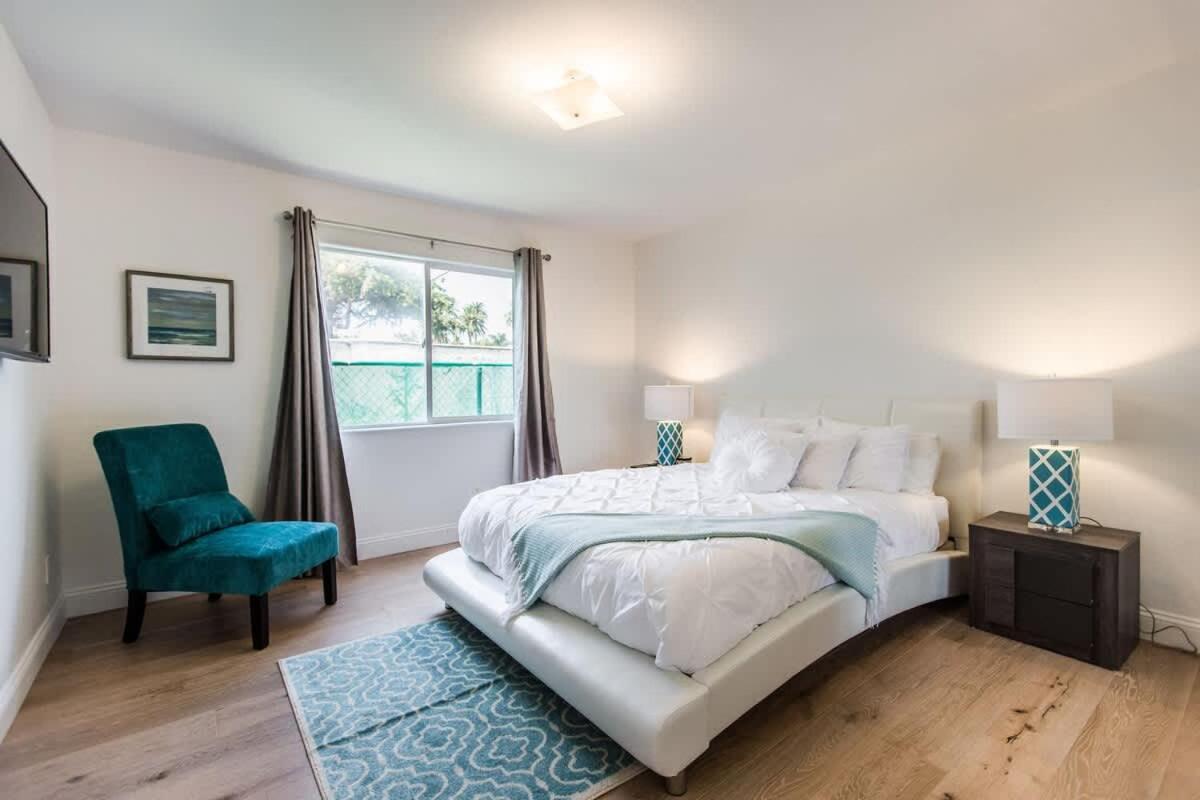 Gated 6 Bedrooms Prime La Hébergement de vacances